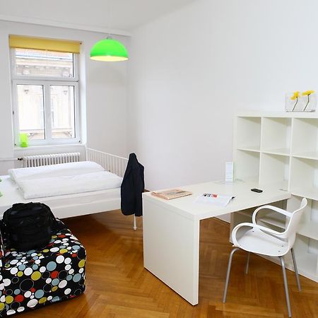 Hostel & Guesthouse Kaiser 23 Viena Quarto foto