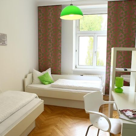 Hostel & Guesthouse Kaiser 23 Viena Quarto foto