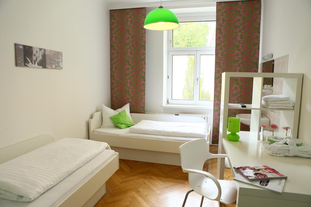 Hostel & Guesthouse Kaiser 23 Viena Quarto foto